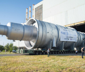 Атомэнергомаш изготовил уникальную  вакуумную колонну для Омского НПЗ