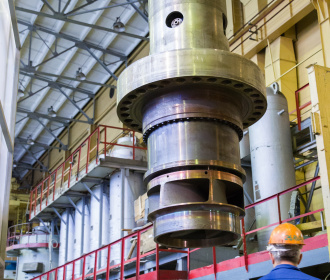 Изготовленные на Атоммаше реакторы установили в комплекс по производству экологичного топлива в Орске
